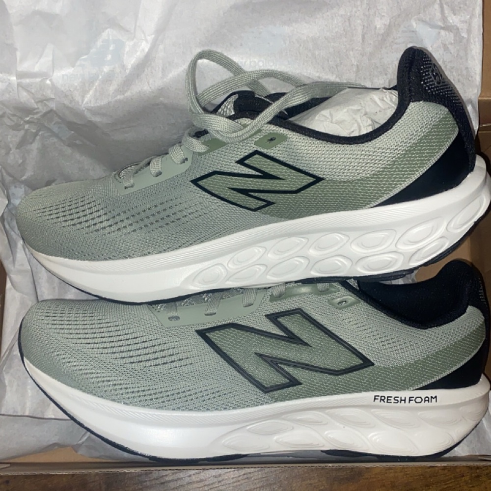 New Balance Men's Athletic Shoes in Light Green and Black